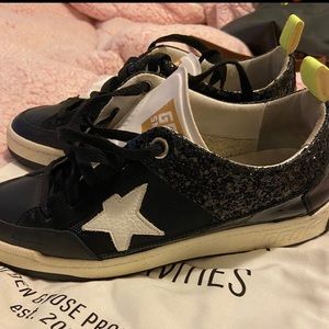 Yeah golden goose sneakers ❌❌❌❌❌sold❌❌❌❌